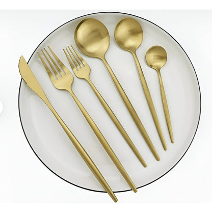 Stainless steel cutlery set featuring a modern minimalist design and ergonomic handles for comfortable use. 2