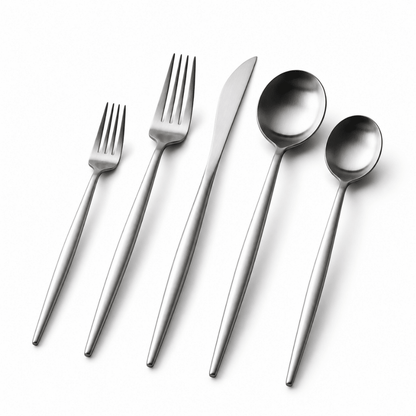 Stainless steel cutlery set featuring a modern minimalist design and ergonomic handles for comfortable use. 7