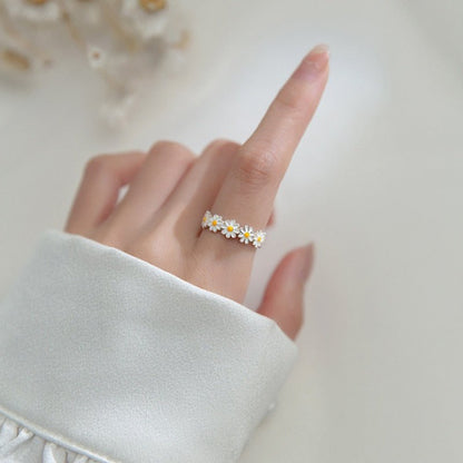 Sterling silver adjustable size ring featuring a delicate daisy flower design, perfect for nature lovers and floral jewelry enthusiasts. 2
