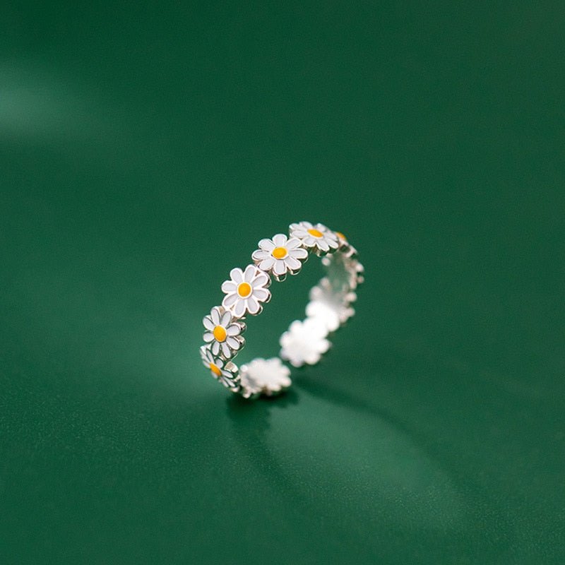 Sterling silver adjustable size ring featuring a delicate daisy flower design, perfect for nature lovers and floral jewelry enthusiasts. 3