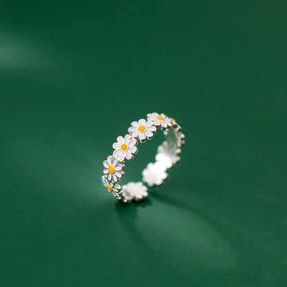 Sterling silver adjustable size ring featuring a delicate daisy flower design, perfect for nature lovers and floral jewelry enthusiasts. 3