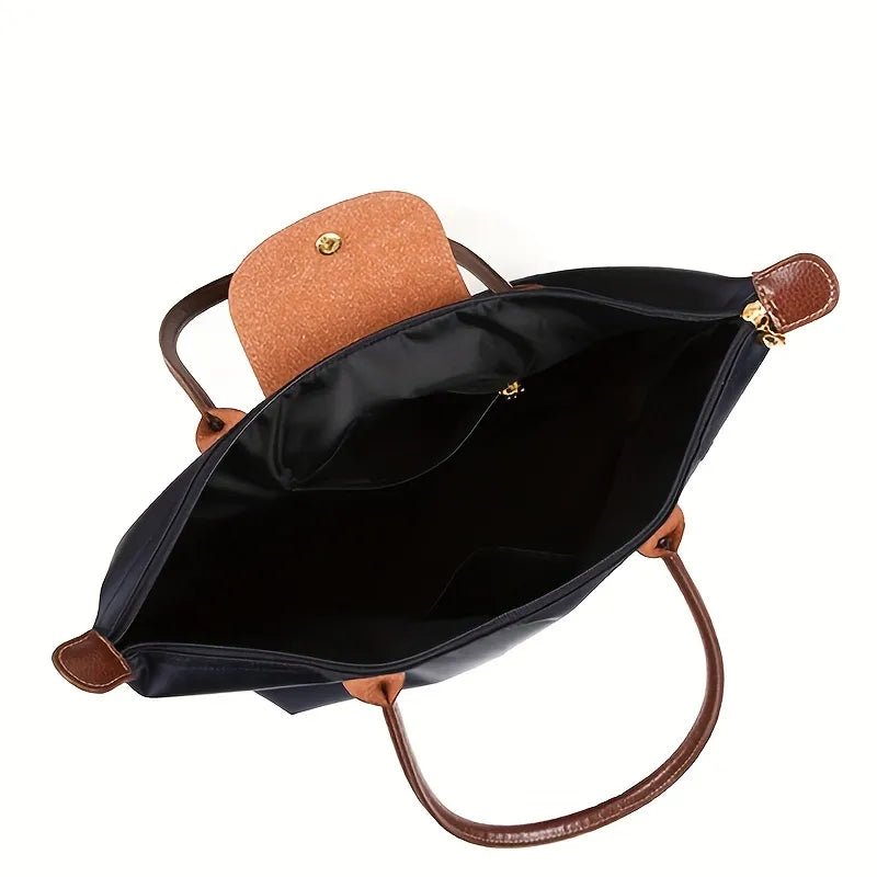 Stylish women's leather shoulder bag featuring an elegant and practical design, perfect for everyday use. 2