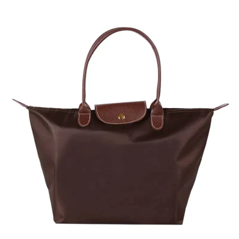 Stylish women's leather shoulder bag featuring an elegant and practical design, perfect for everyday use. 6