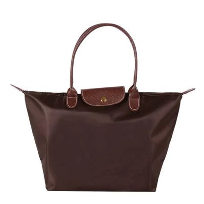 Stylish women's leather shoulder bag featuring an elegant and practical design, perfect for everyday use. 6