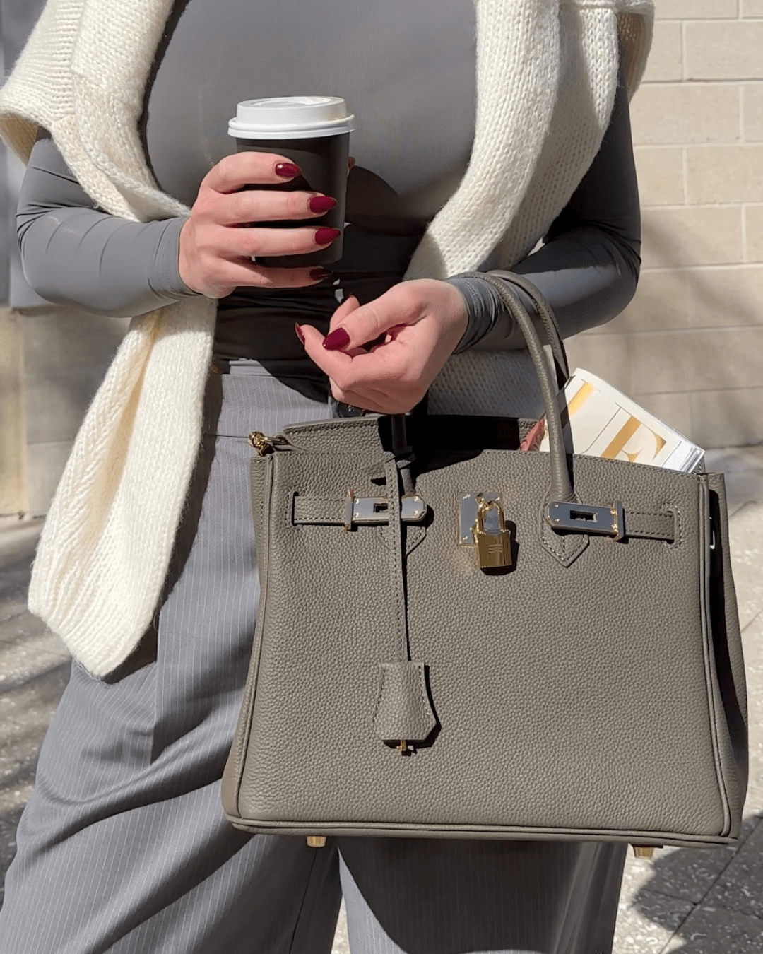 Synthetic leather handbag featuring a spacious interior and elegant design, perfect for organizing essentials for work and travel. 1