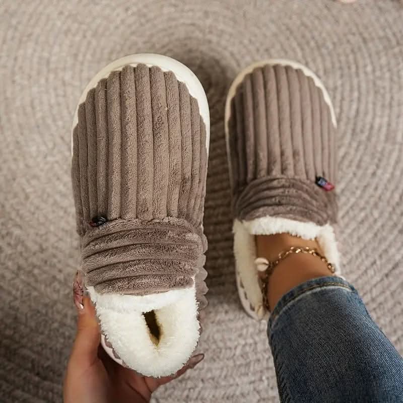 Cozy thermal women's slippers featuring a non-slip sole and insulating interior, perfect for keeping feet warm and comfortable at home. 9