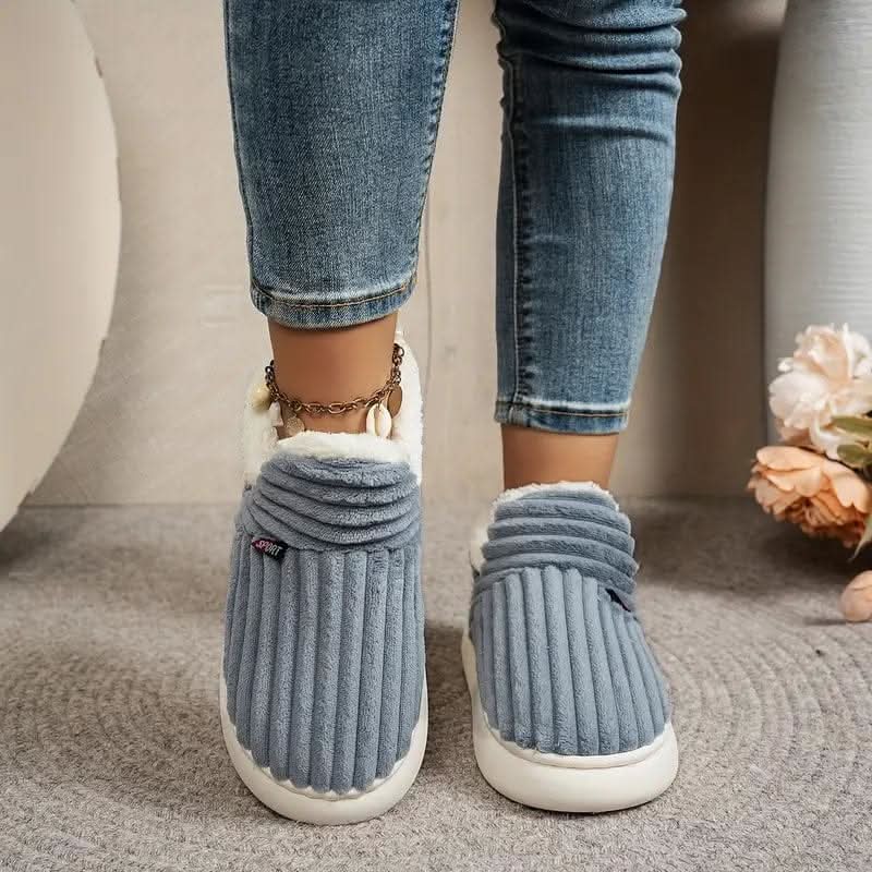 Cozy thermal women's slippers featuring a non-slip sole and insulating interior, perfect for keeping feet warm and comfortable at home. 6