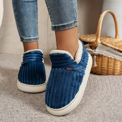 Cozy thermal women's slippers featuring a non-slip sole and insulating interior, perfect for keeping feet warm and comfortable at home. 5