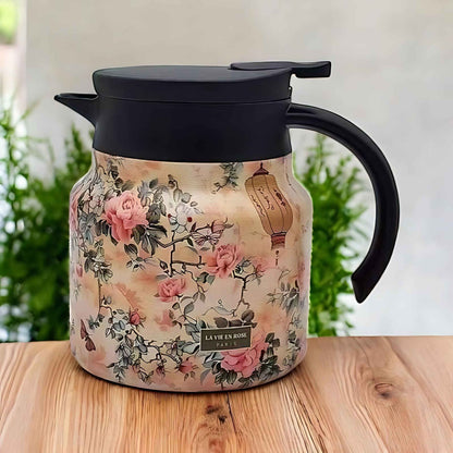 Thermos with infuser for hot tea, made of stainless steel, featuring a spill-resistant design and travel-friendly portability. 2