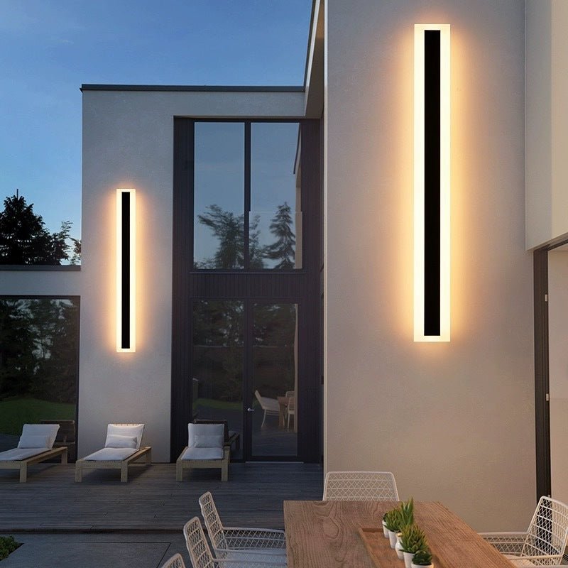 Vertical Outdoor LED Lamp with waterproof design, featuring a minimalist aluminum alloy construction, ideal for enhancing outdoor spaces with modern lighting. 1