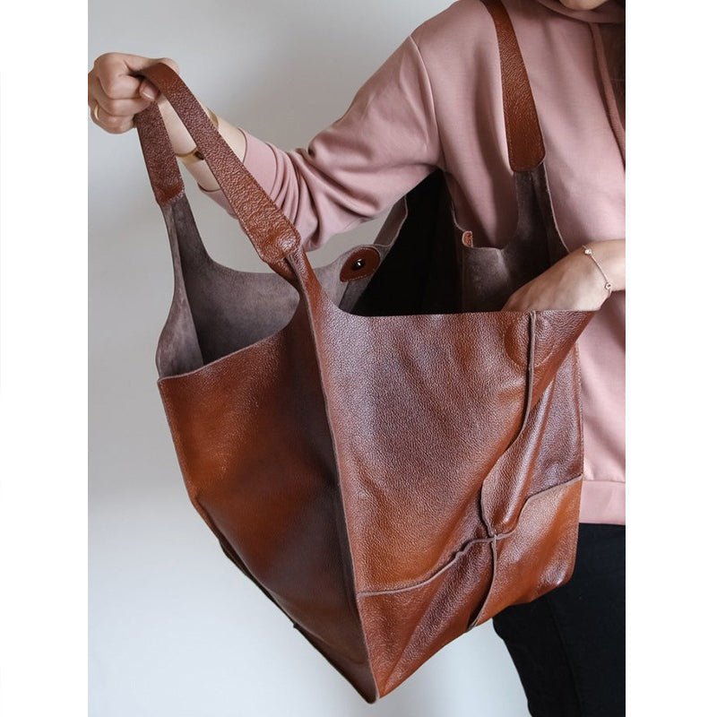 Vintage leather tote bag, featuring an elegant design and durable construction, perfect for everyday use with a spacious interior for all your essentials. 2