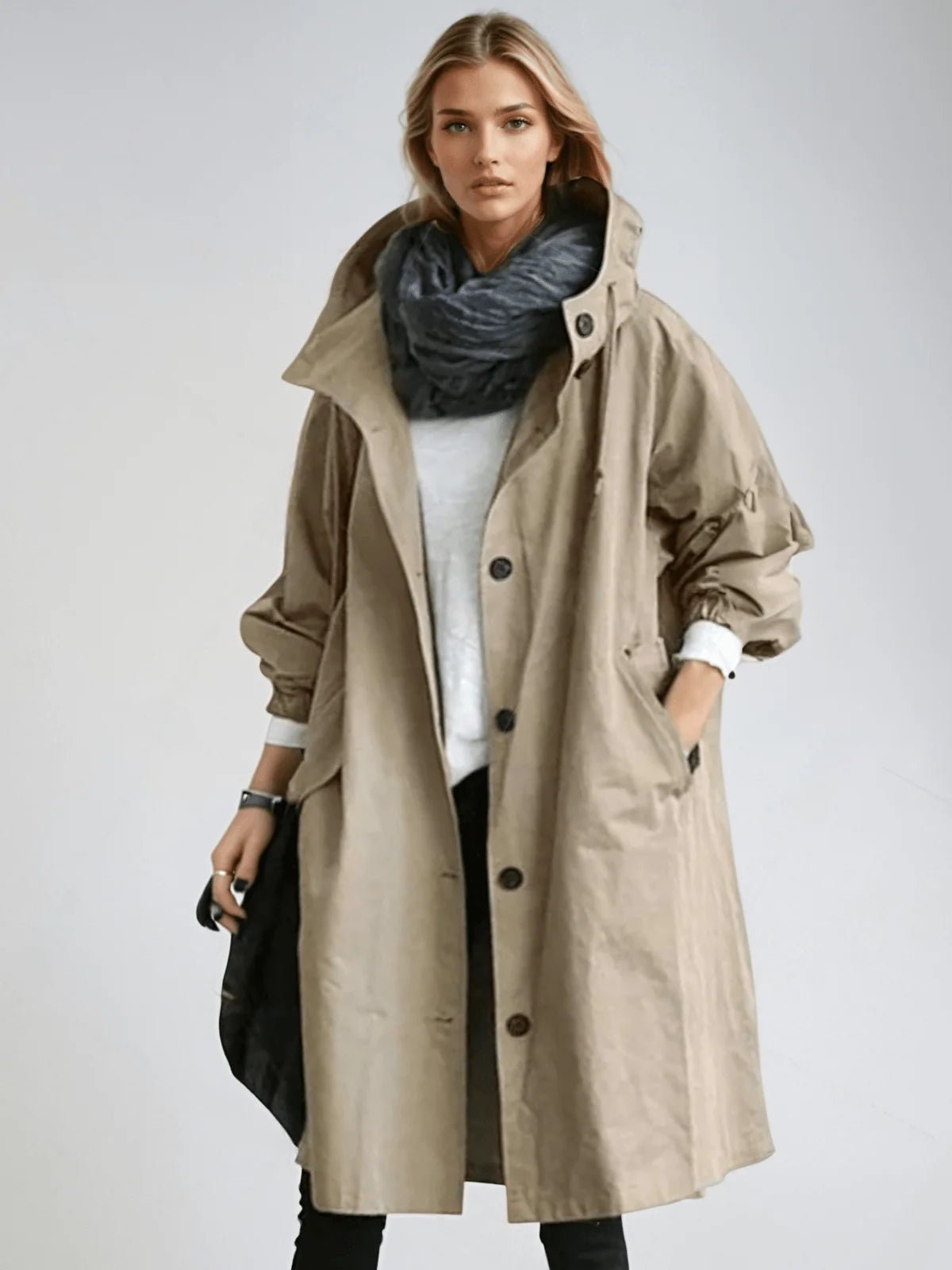 Water-repellent raincoat for women in classic trench design, featuring lightweight and durable fabric, perfect for stylish protection against rain. 2