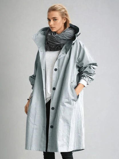 Water-repellent raincoat for women in classic trench design, featuring lightweight and durable fabric, perfect for stylish protection against rain. 4