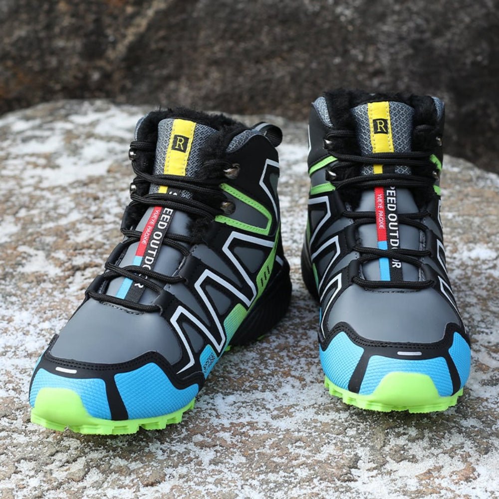 Waterproof insulated winter hiking boots in black, designed for warmth and comfort in outdoor activities. Ideal for cold weather hiking and outdoor adventures. 2