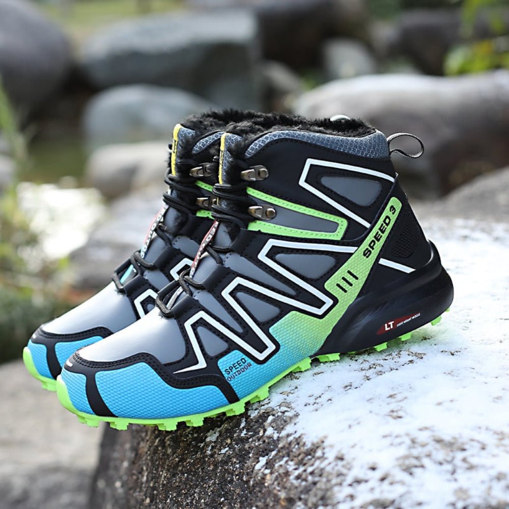Waterproof insulated winter hiking boots in black, designed for warmth and comfort in outdoor activities. Ideal for cold weather hiking and outdoor adventures. 0