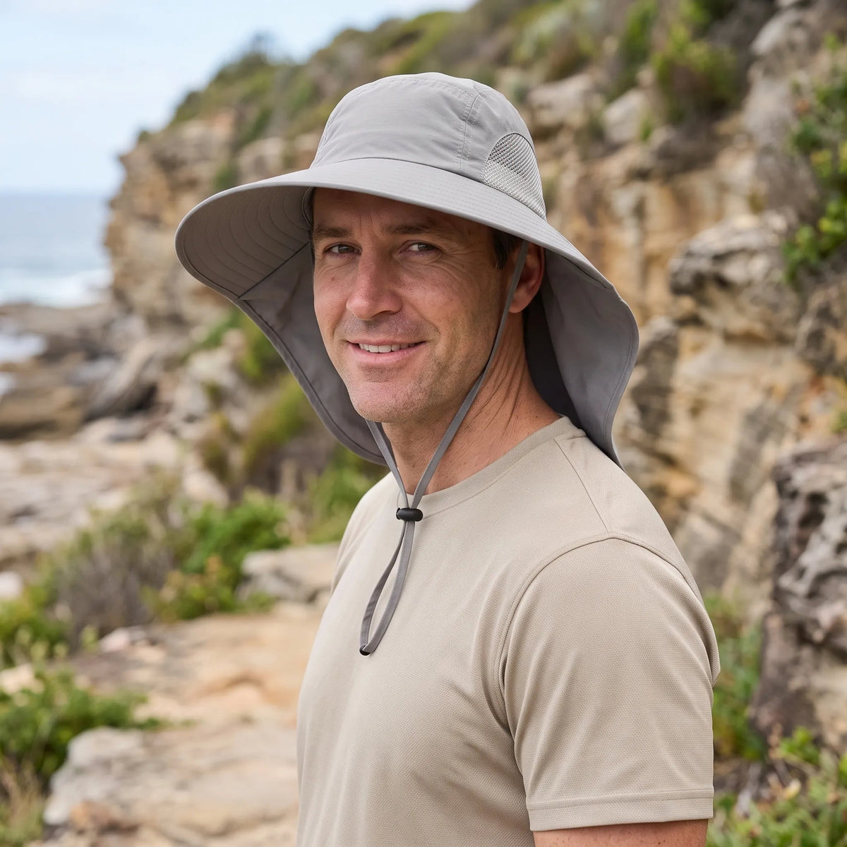 Wide brim bucket hat featuring UPF50+ sun protection, breathable mesh panels, and an adjustable leopard print design for stylish outdoor wear. 0