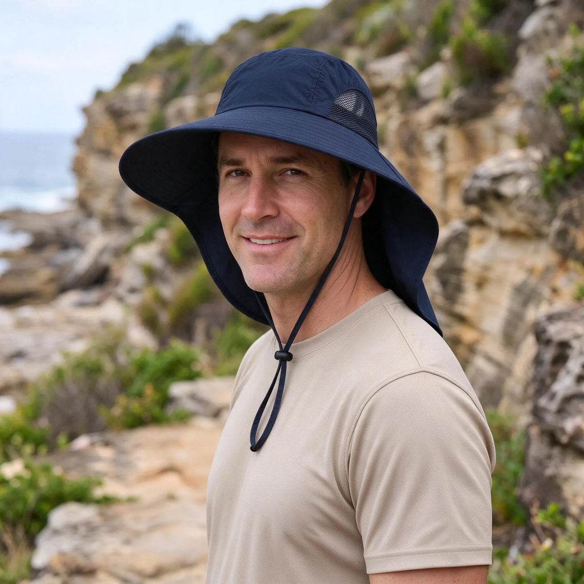 Wide brim bucket hat featuring UPF50+ sun protection, breathable mesh panels, and an adjustable leopard print design for stylish outdoor wear. 2