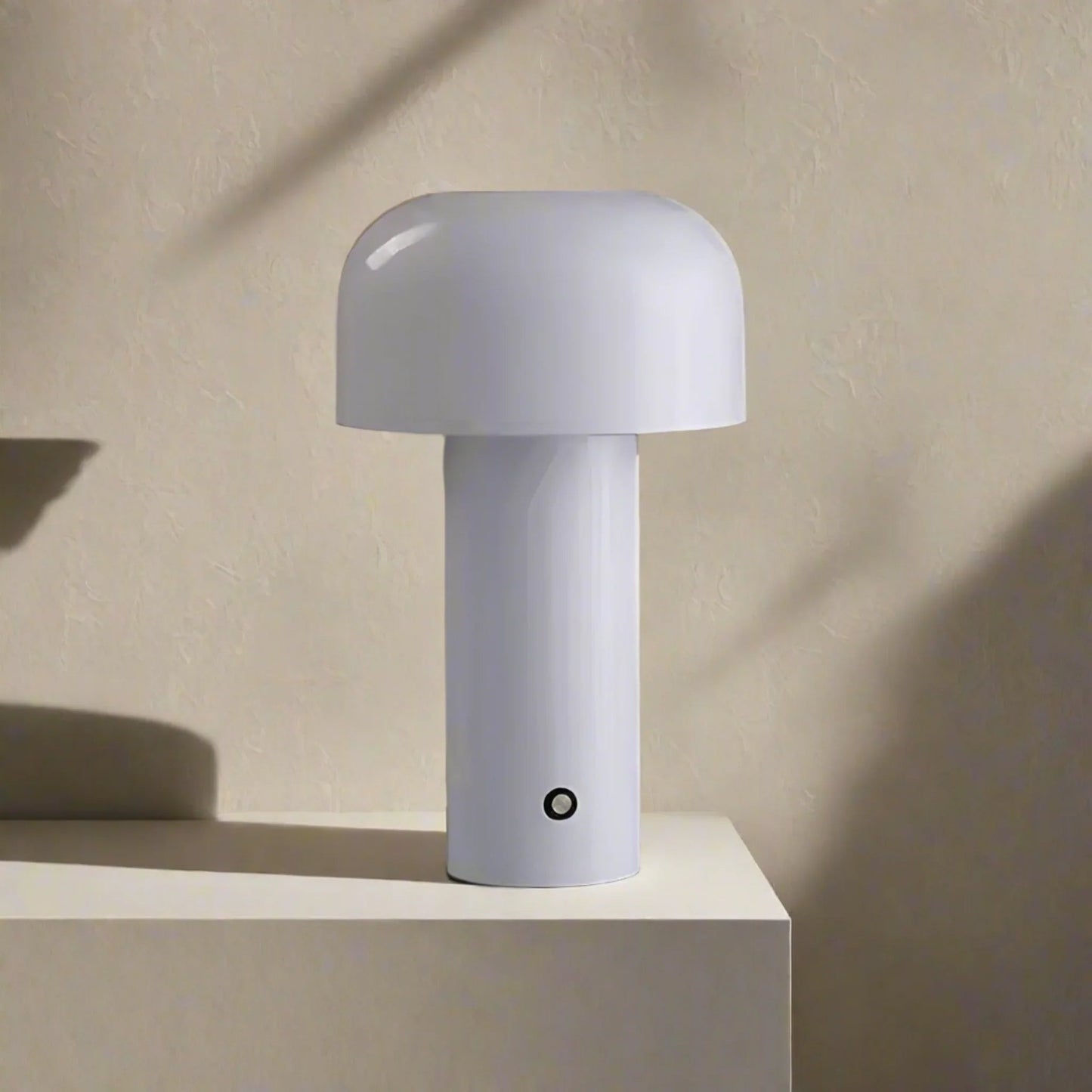 Wireless metal table lamp featuring a sleek design, dimmable LED light, and a rechargeable battery for versatile lighting solutions in any space. 7