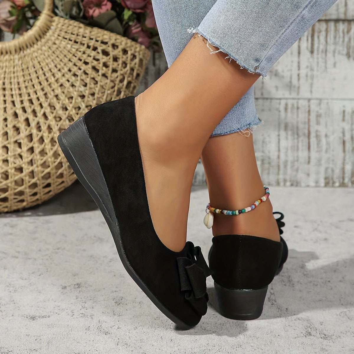 Women's black suede-effect ballet flats featuring a hidden wedge and stylish bow detail, perfect for comfortable and chic everyday wear. 8