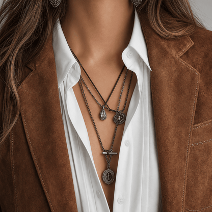 Women's blazer featuring a notched lapel, functional pockets, and a relaxed fit in matte suede, perfect for stylish and comfortable layering. 2