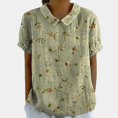 Women's vintage loose-fit summer blouse featuring a classic Peter Pan collar, crafted from breathable fabric for comfort and style. 1