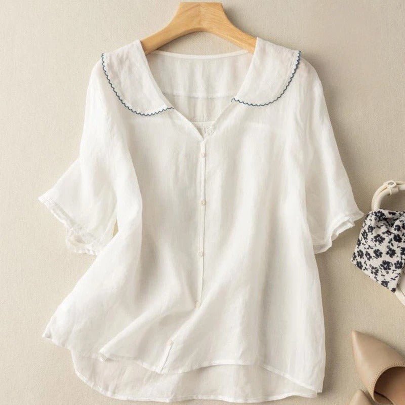 Women’s vintage-inspired blouse featuring scalloped collar detail and a relaxed fit, perfect for a stylish and comfortable look. 4