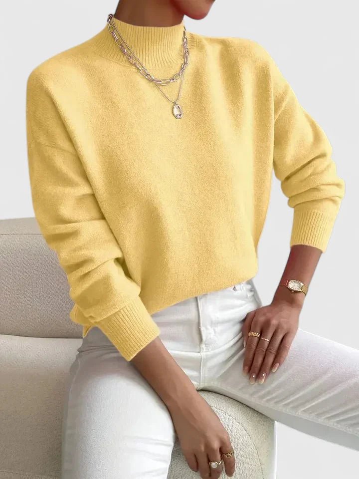 Women's cashmere turtleneck sweater in elegant black, featuring a cozy knit design perfect for timeless style and comfort. 2