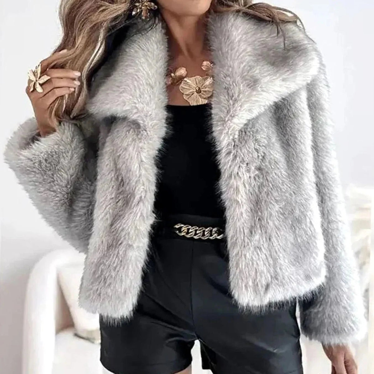 Women's cropped faux fur jacket with an open front, featuring a soft plush texture, perfect for autumn and winter layering. 4