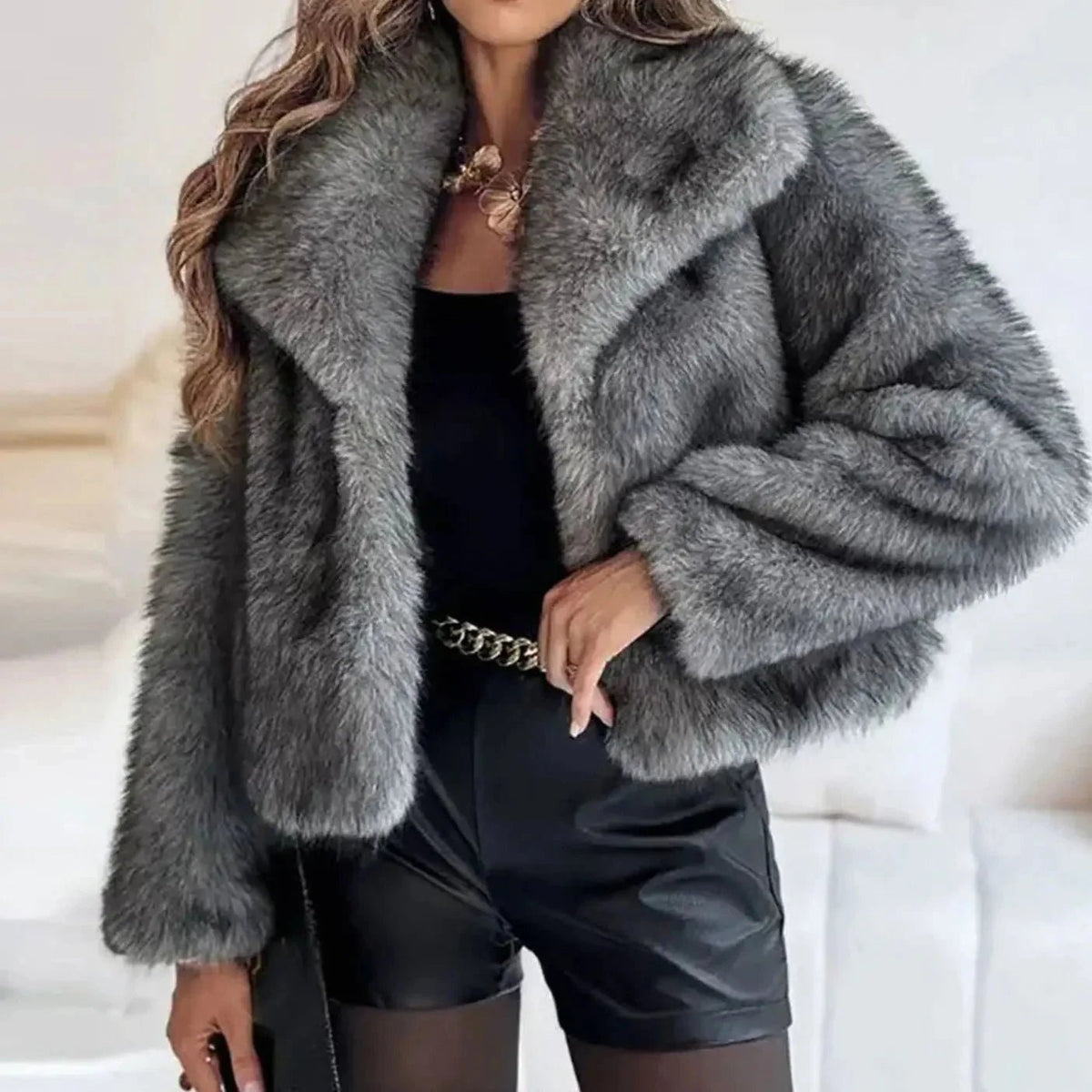 Women's cropped faux fur jacket with an open front, featuring a soft plush texture, perfect for autumn and winter layering. 3