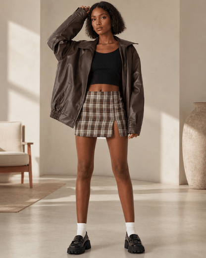 Women's oversized fit leather look jacket, perfect for casual everyday wear, featuring stylish design and comfortable fit. 4