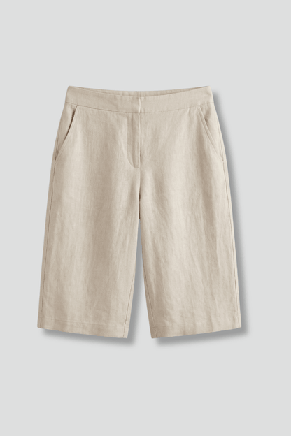 Women's knee-length casual shorts featuring an adjustable waistband and practical pockets, made from comfortable lightweight fabric perfect for warm weather. 1