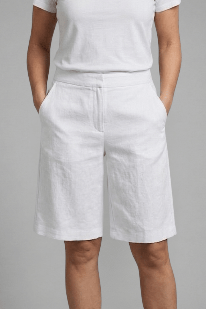 Women's knee-length casual shorts featuring an adjustable waistband and practical pockets, made from comfortable lightweight fabric perfect for warm weather. 6