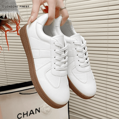 Women's orthopedic shoes featuring ergonomic arch support and cushioning, designed for breathability and comfort in a stylish casual design. 1