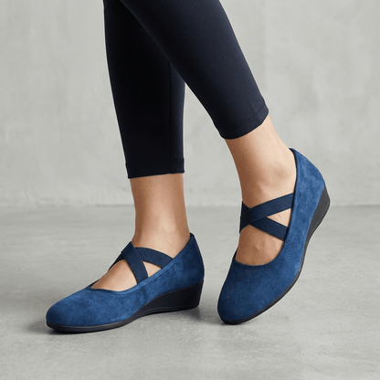 Women's orthopedic wedge flats featuring a stylish criss-cross strap design, perfect for summer comfort and support. 3