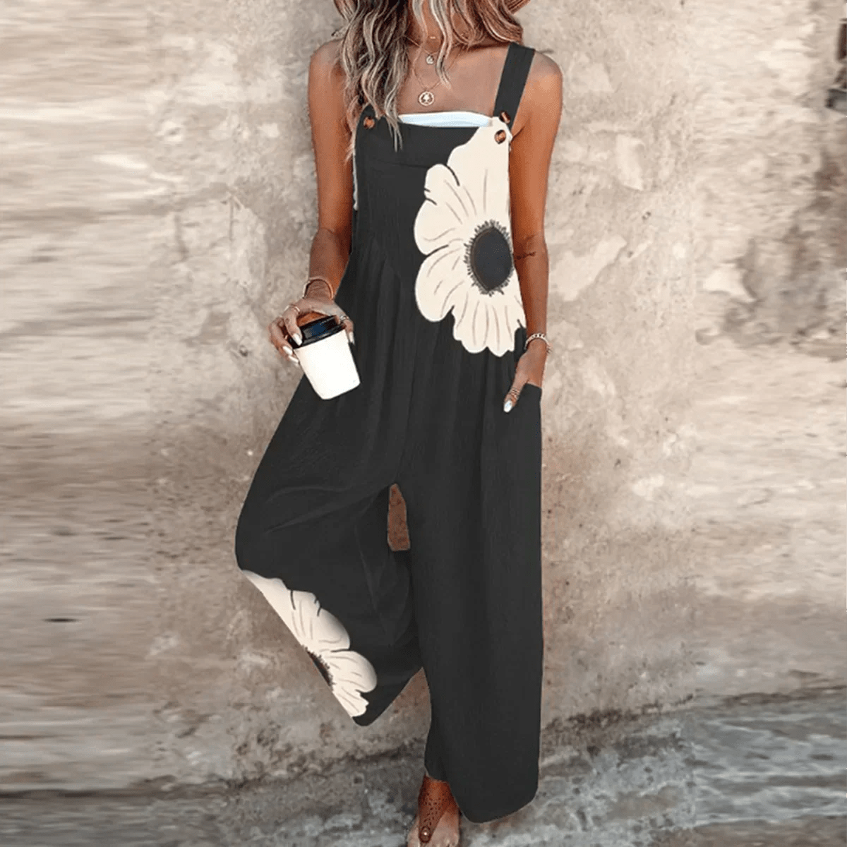 Women's overalls featuring adjustable straps, a loose fit with wide legs, made from lightweight fabric, perfect for casual everyday wear. 0