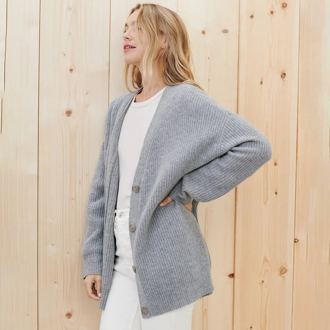 Women's oversized cashmere cardigan featuring an open front design, perfect for luxurious layering in any season. 4