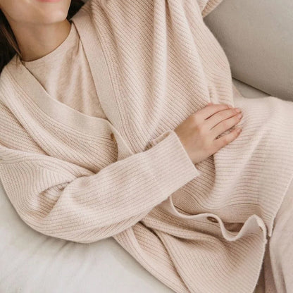 Women's oversized cashmere cardigan featuring an open front design, perfect for luxurious layering in any season. 7