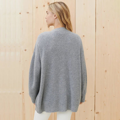 Women's oversized cashmere cardigan featuring an open front design, perfect for luxurious layering in any season. 5