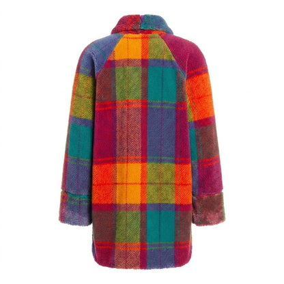 Women's oversized wool coat featuring a classic plaid design, perfect for winter style and warmth. 2