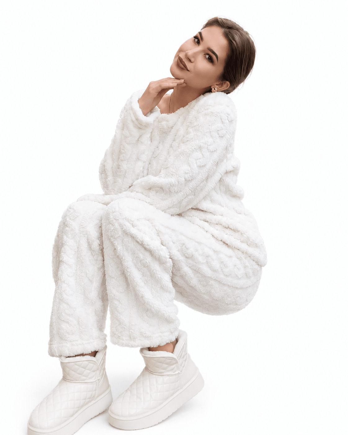 Women's winter pajama set featuring a cozy long sleeve top and matching bottoms made from plush fabric, perfect for warm and comfortable nights. 2