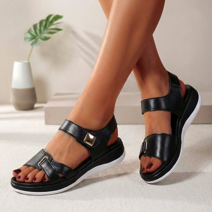 Women's orthopedic platform sandals featuring adjustable straps for enhanced comfort, perfect for summer wear. 2