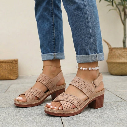 Women's platform sandals featuring orthopedic support and breathable straps, designed for ultimate comfort and style during the summer months. 2