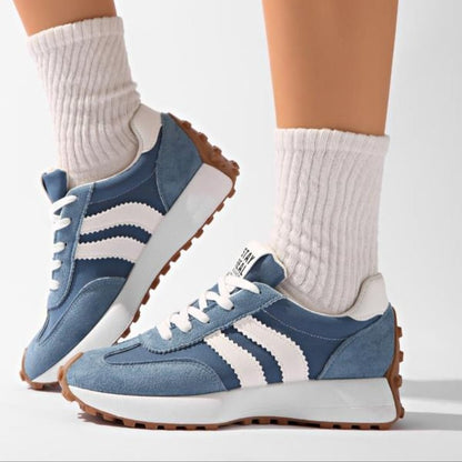 Women's platform sneakers with arch support in white, featuring a retro lace-up design and chunky sole, perfect for casual wear and all-day comfort. 3