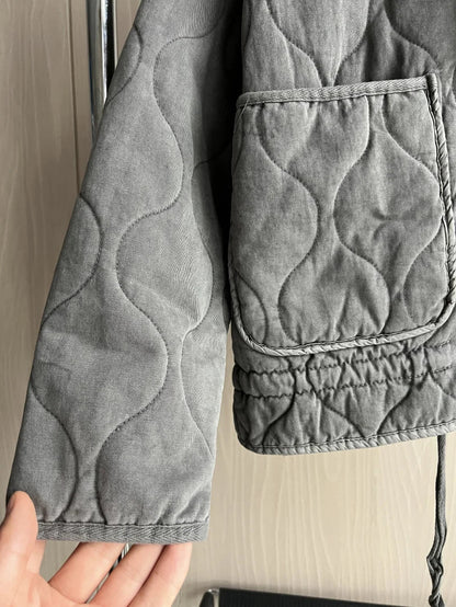 Women's vintage cotton quilted jacket featuring a high collar and practical pockets, perfect for winter warmth and style. 3