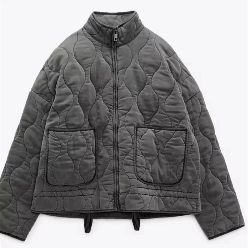 Women's vintage cotton quilted jacket featuring a high collar and practical pockets, perfect for winter warmth and style. 7