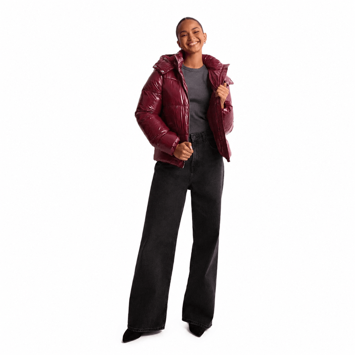 Women's quilted jacket featuring a removable hood, water-repellent fabric, and a modern design, perfect for stylish winter wear. 5