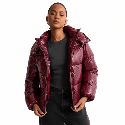 Women's quilted jacket featuring a removable hood, water-repellent fabric, and a modern design, perfect for stylish winter wear. 1