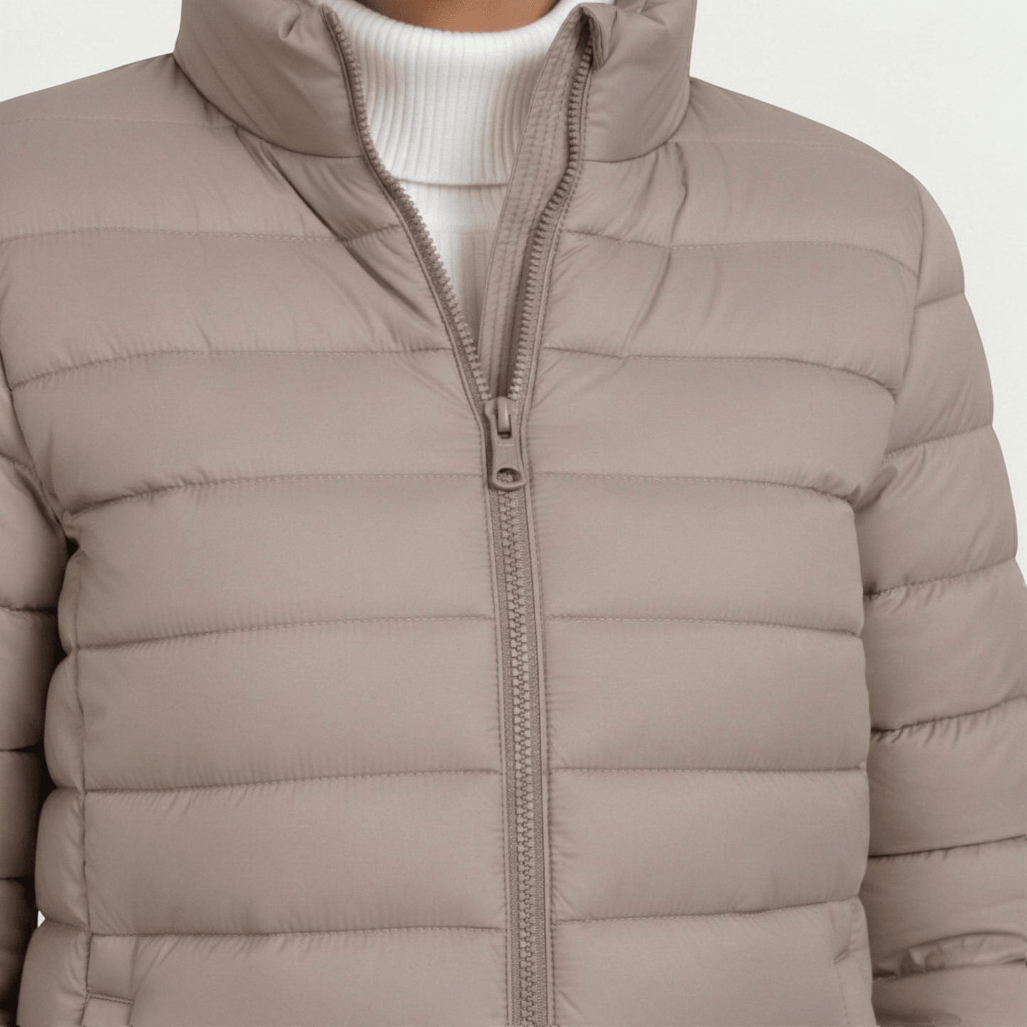 Women's lightweight quilted jacket in a slim fit, featuring a stylish neutral tone, perfect for casual outings and versatile layering. 1