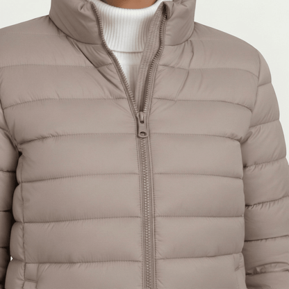 Women's lightweight quilted jacket in a slim fit, featuring a stylish neutral tone, perfect for casual outings and versatile layering. 1