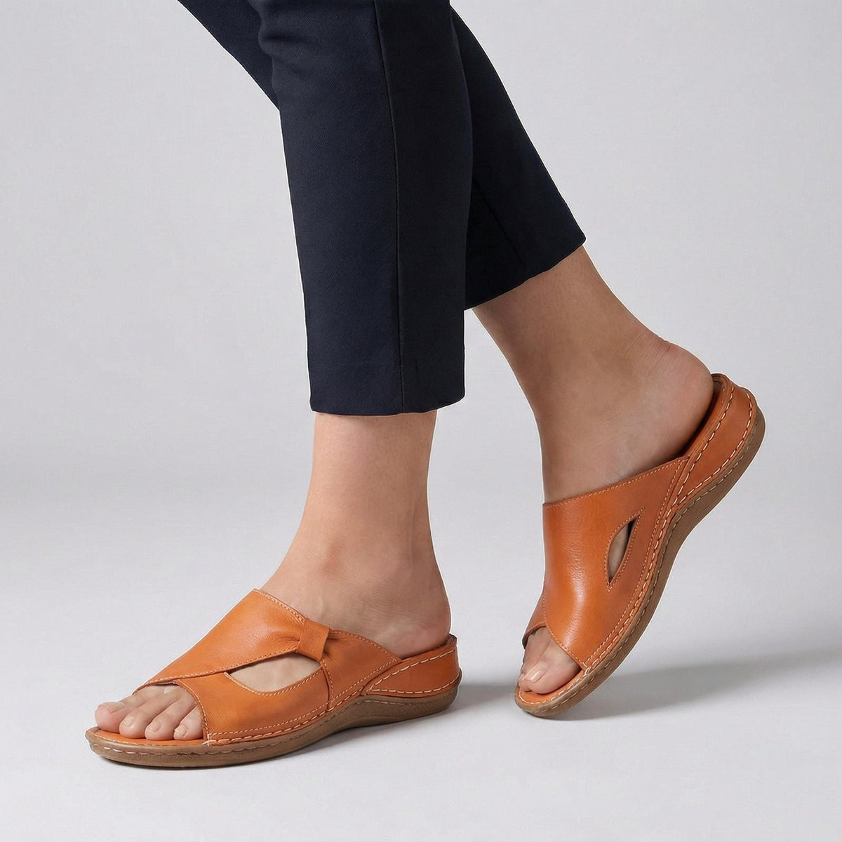 Women's leather open-toe slide sandals featuring arch support for all-day comfort, perfect for casual outings and summer wear. 3